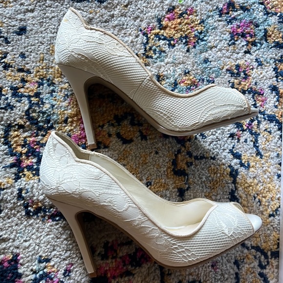 David’s Bridal Scalloped Layla Heels - Picture 9 of 9